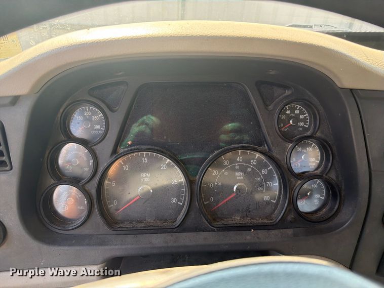 image for item YA4709 2019 Peterbilt 567 semi truck