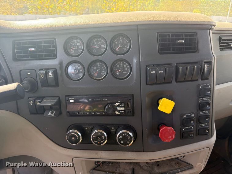 image for item YA4709 2019 Peterbilt 567 semi truck