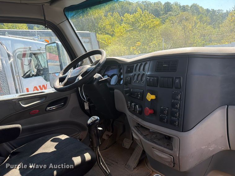 image for item YA4709 2019 Peterbilt 567 semi truck