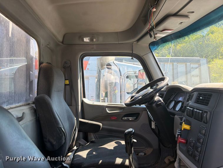 image for item YA4709 2019 Peterbilt 567 semi truck