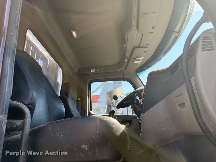image for item YA4709 2019 Peterbilt 567 semi truck