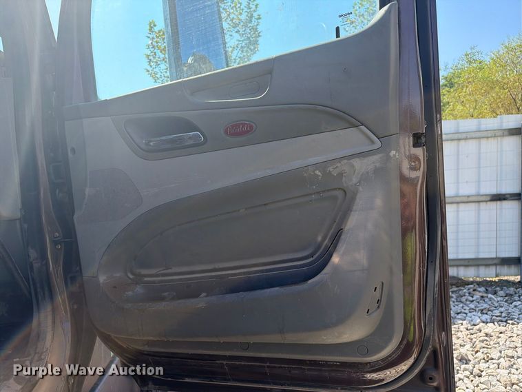 image for item YA4709 2019 Peterbilt 567 semi truck