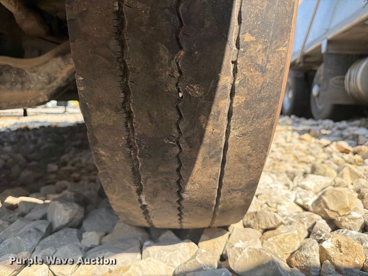 image for item YA4709 2019 Peterbilt 567 semi truck