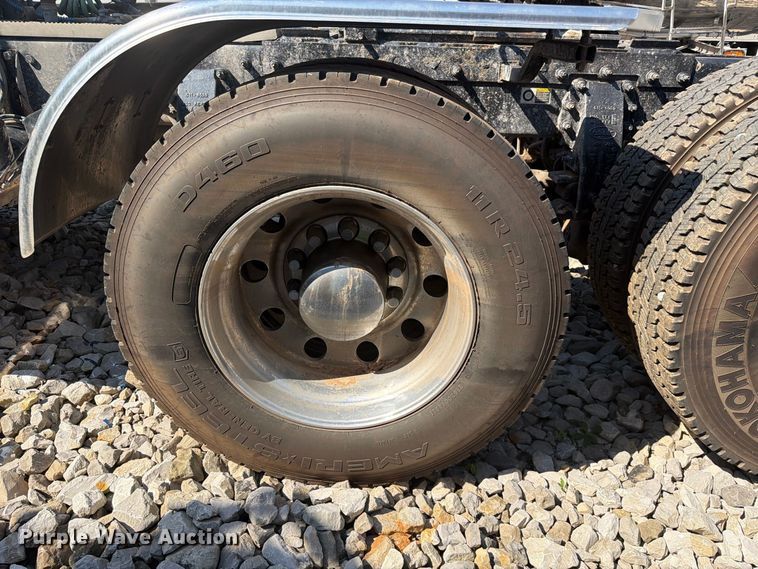 image for item YA4709 2019 Peterbilt 567 semi truck