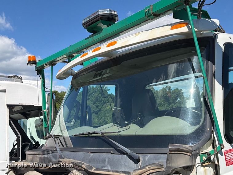 image for item YA4751 2017 International 8600SBA Truck tractor