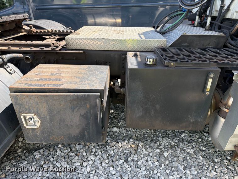 image for item YA4751 2017 International 8600SBA Truck tractor