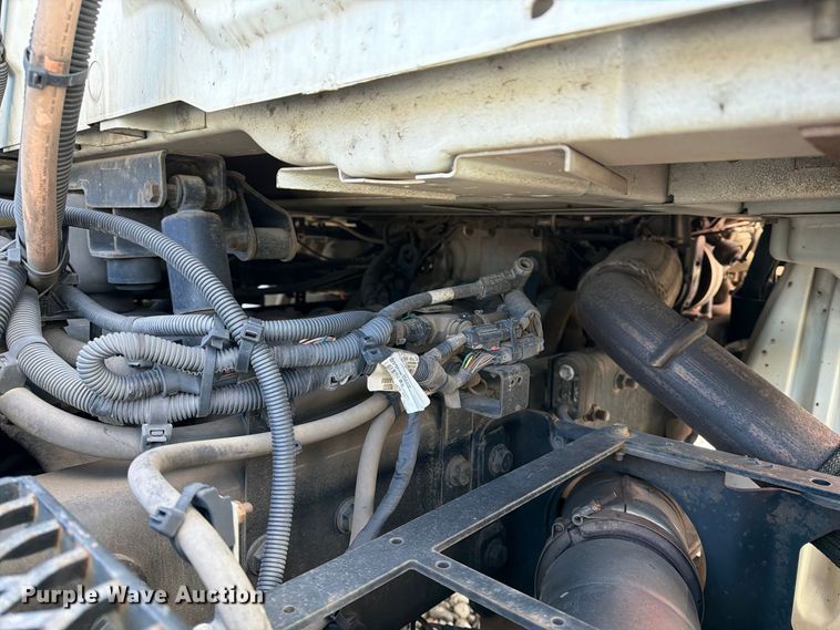 image for item YA4751 2017 International 8600SBA Truck tractor