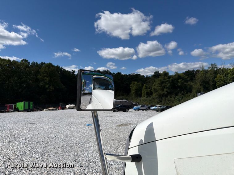 image for item YA4751 2017 International 8600SBA Truck tractor