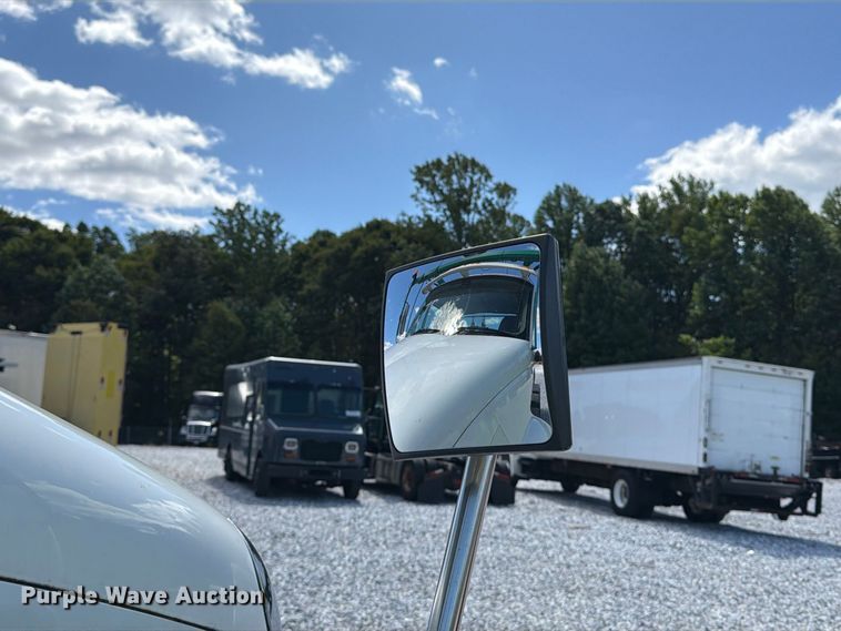 image for item YA4751 2017 International 8600SBA Truck tractor