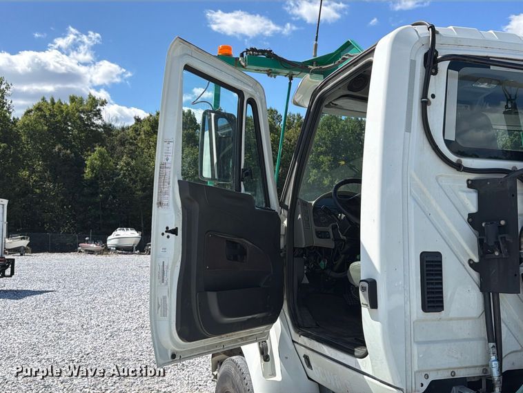 image for item YA4751 2017 International 8600SBA Truck tractor