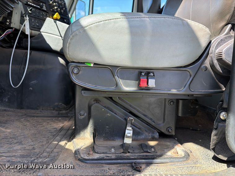 image for item YA4751 2017 International 8600SBA Truck tractor