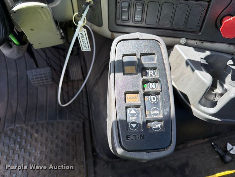 image for item YA4751 2017 International 8600SBA Truck tractor
