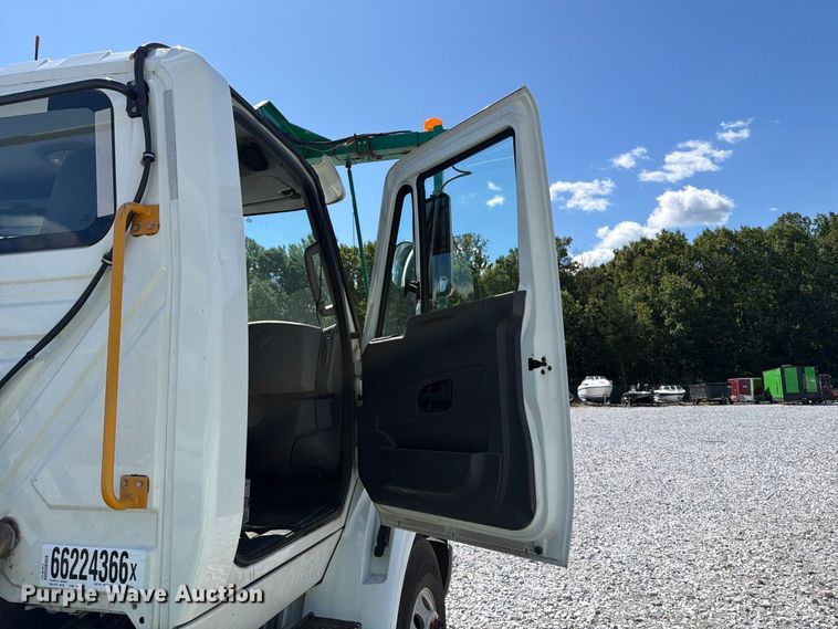 image for item YA4751 2017 International 8600SBA Truck tractor
