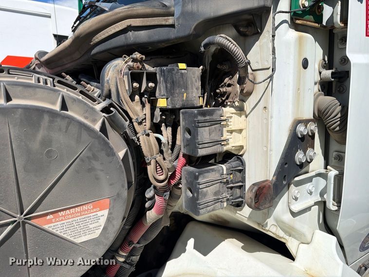 image for item YA4751 2017 International 8600SBA Truck tractor