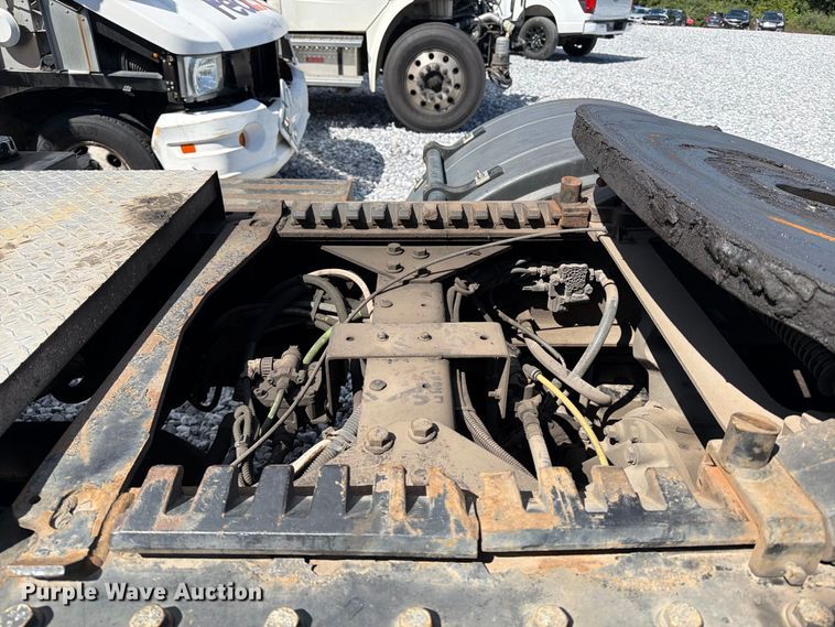 image for item YA4751 2017 International 8600SBA Truck tractor