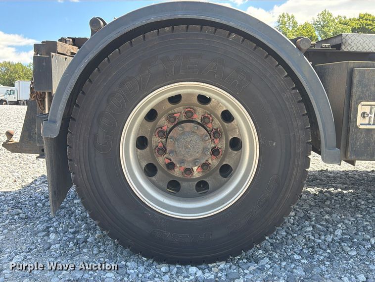 image for item YA4751 2017 International 8600SBA Truck tractor
