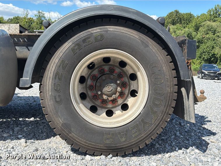image for item YA4751 2017 International 8600SBA Truck tractor