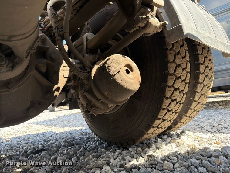 image for item YA4751 2017 International 8600SBA Truck tractor