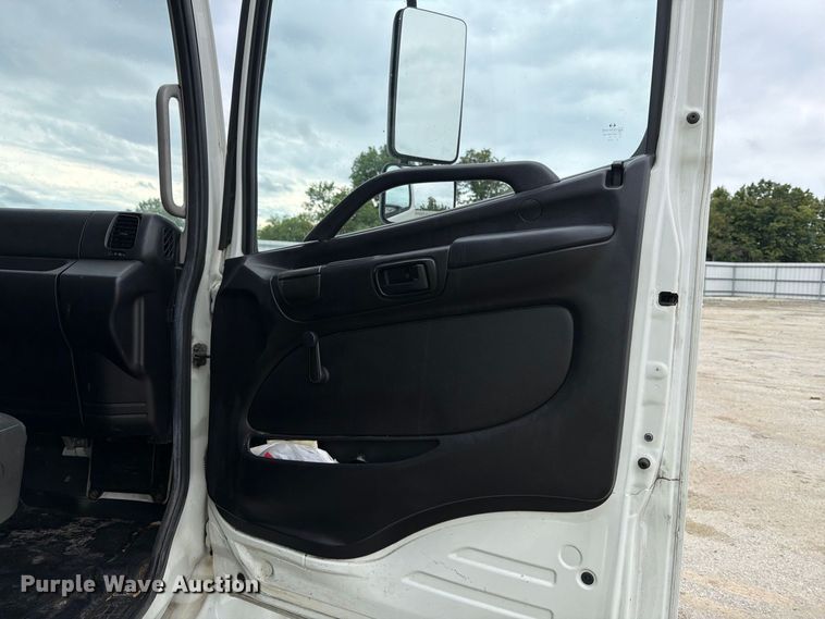 image for item YA4816 2020 Hino 268 box truck