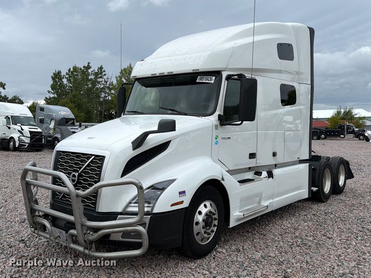 2023 VOLVO VNL