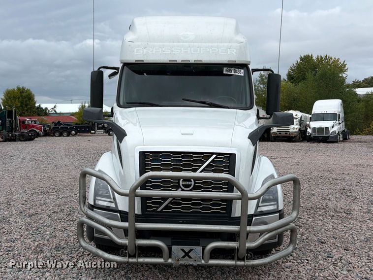 image for item YA5020 2023 Volvo VNL semi truck