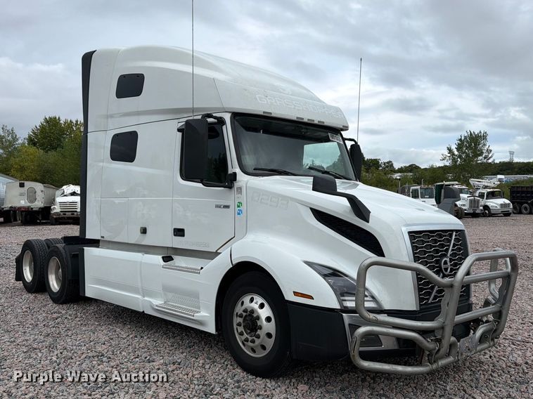 image for item YA5020 2023 Volvo VNL semi truck