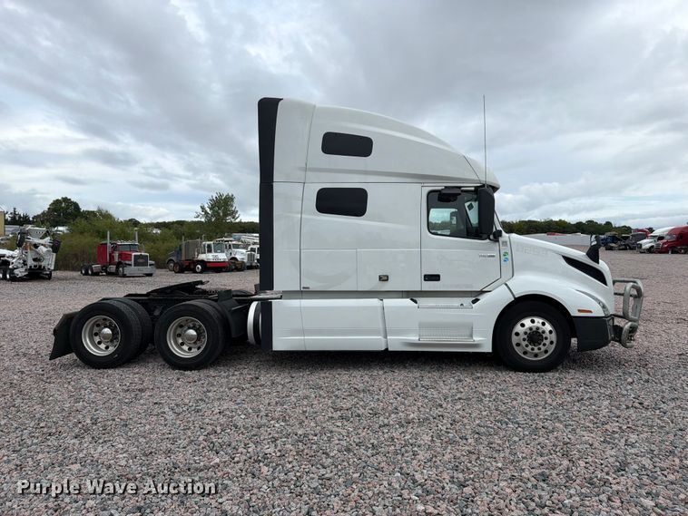 image for item YA5020 2023 Volvo VNL semi truck