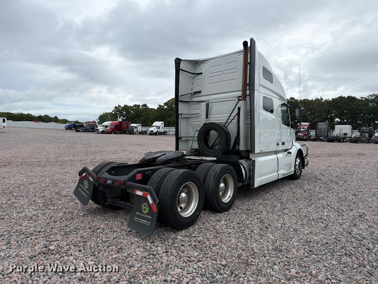 image for item YA5020 2023 Volvo VNL semi truck