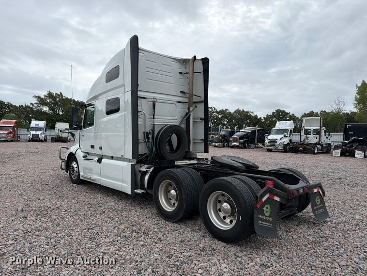 image for item YA5020 2023 Volvo VNL semi truck