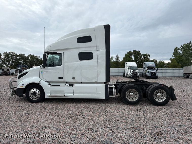 image for item YA5020 2023 Volvo VNL semi truck