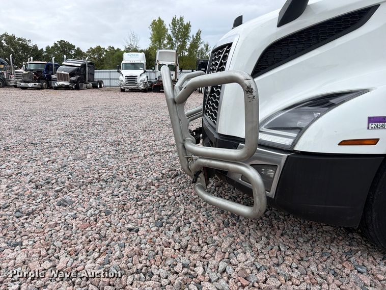 image for item YA5020 2023 Volvo VNL semi truck