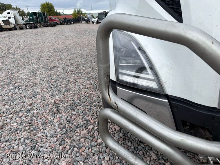 image for item YA5020 2023 Volvo VNL semi truck