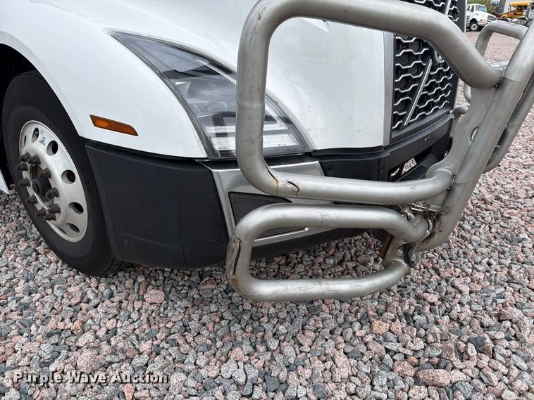 image for item YA5020 2023 Volvo VNL semi truck