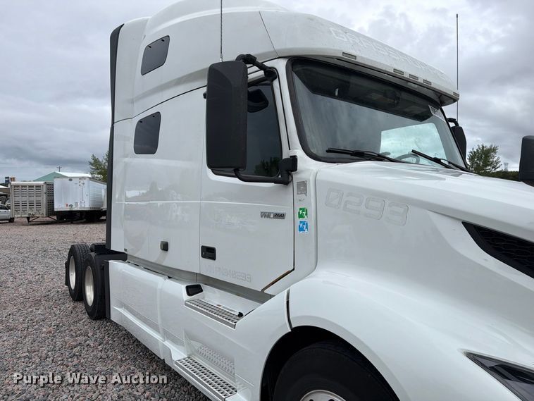 image for item YA5020 2023 Volvo VNL semi truck