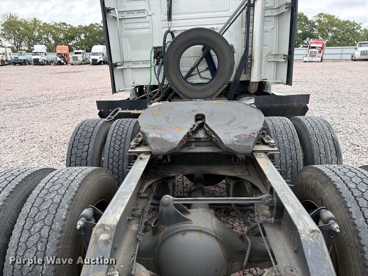 image for item YA5020 2023 Volvo VNL semi truck