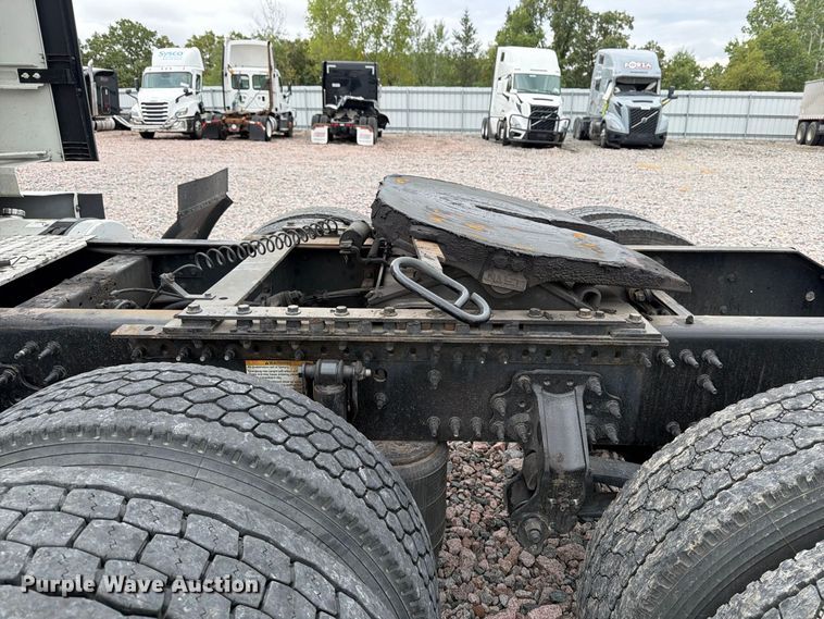 image for item YA5020 2023 Volvo VNL semi truck