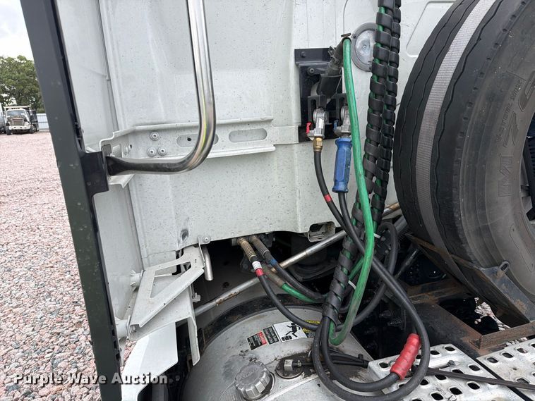 image for item YA5020 2023 Volvo VNL semi truck