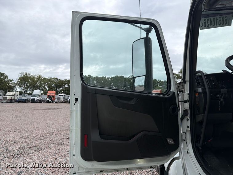 image for item YA5020 2023 Volvo VNL semi truck