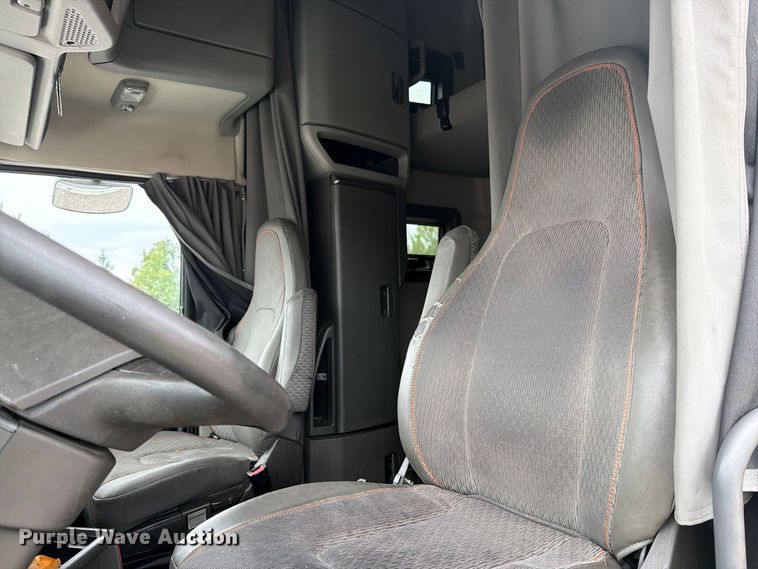 image for item YA5020 2023 Volvo VNL semi truck