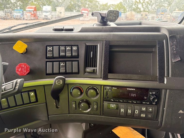 image for item YA5020 2023 Volvo VNL semi truck