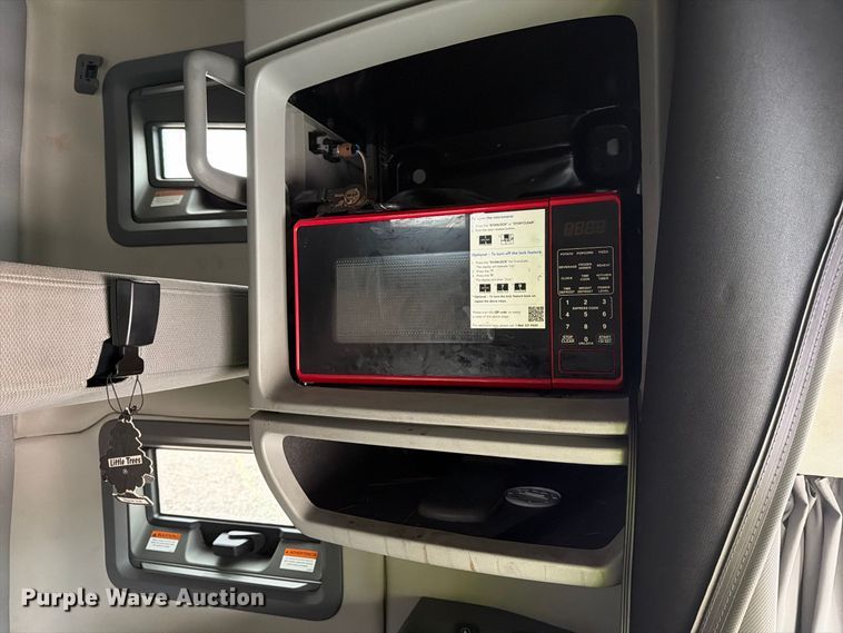 image for item YA5020 2023 Volvo VNL semi truck