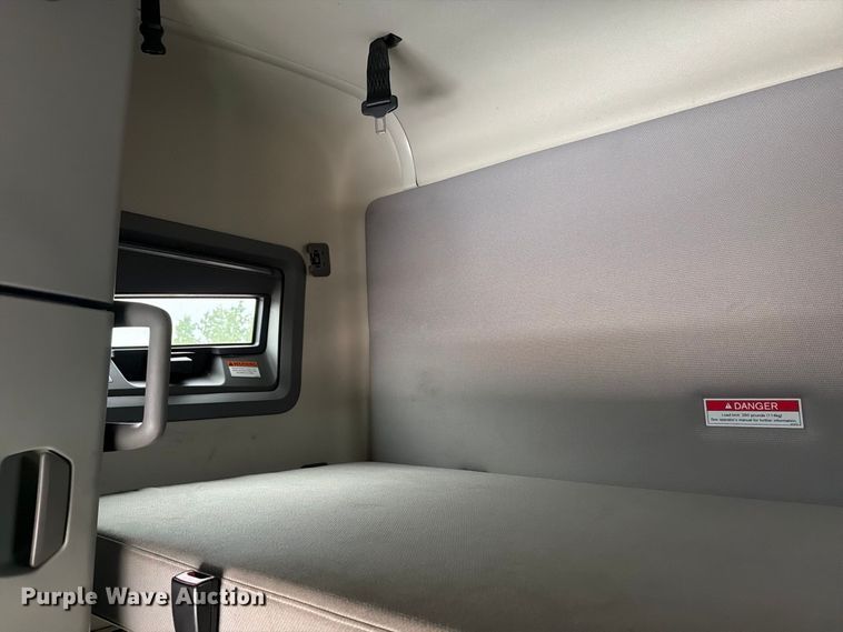 image for item YA5020 2023 Volvo VNL semi truck
