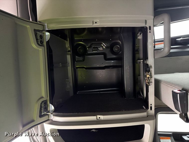 image for item YA5020 2023 Volvo VNL semi truck