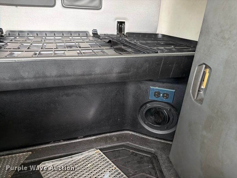 image for item YA5020 2023 Volvo VNL semi truck