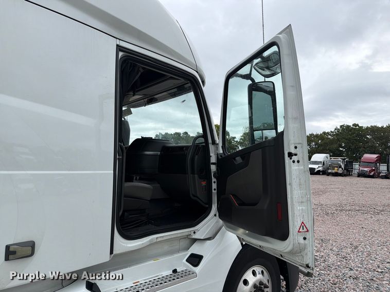 image for item YA5020 2023 Volvo VNL semi truck