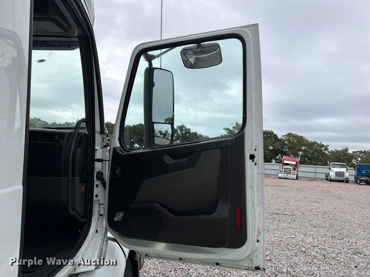 image for item YA5020 2023 Volvo VNL semi truck