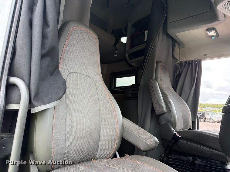 image for item YA5020 2023 Volvo VNL semi truck