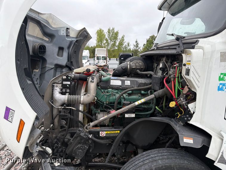 image for item YA5020 2023 Volvo VNL semi truck