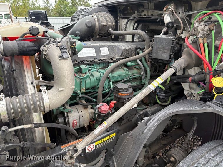 image for item YA5020 2023 Volvo VNL semi truck