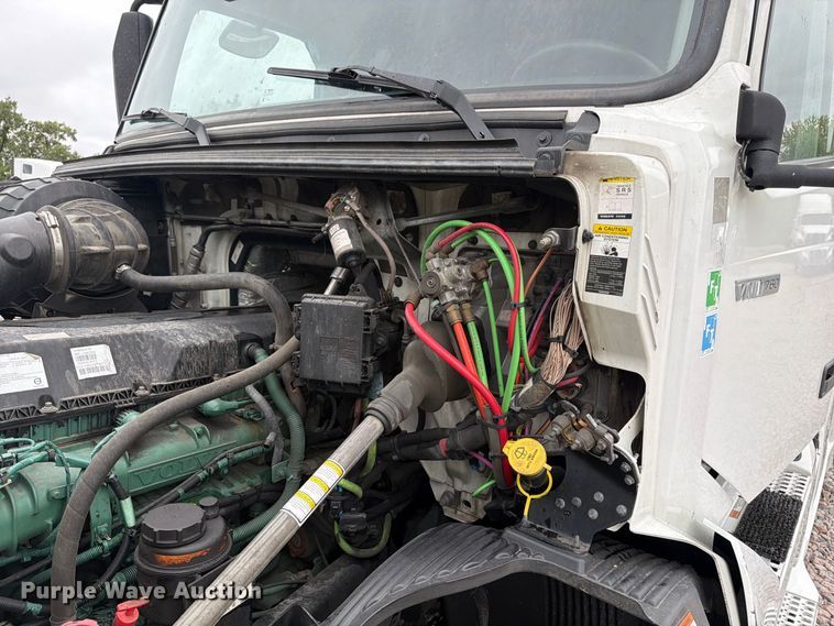 image for item YA5020 2023 Volvo VNL semi truck